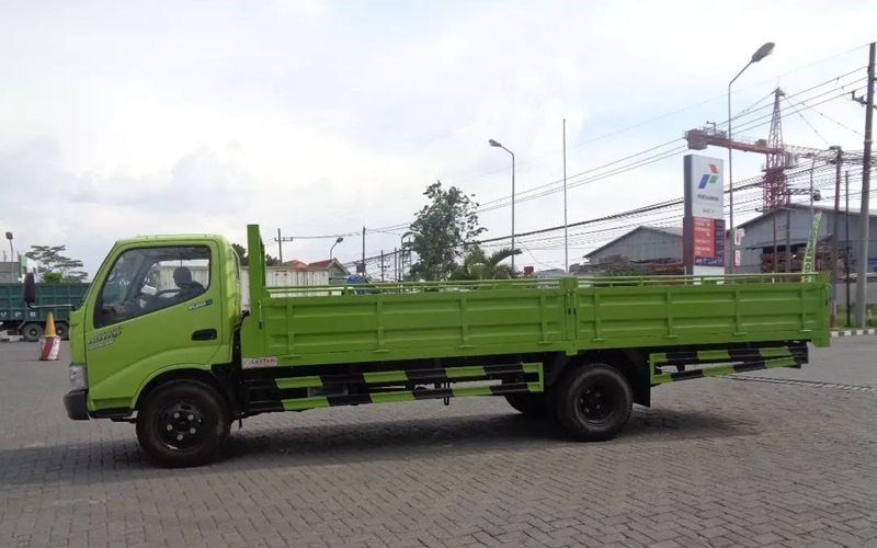 Gambar Truk Bak Besi Triway Sasis Hino Dutro 136 MD