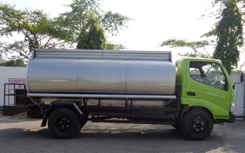 Gambar Hino Dutro Tangki Stainless Steel Tampak Samping Gambar Hino Dutro Tangki Stainless Steel Tampak Samping