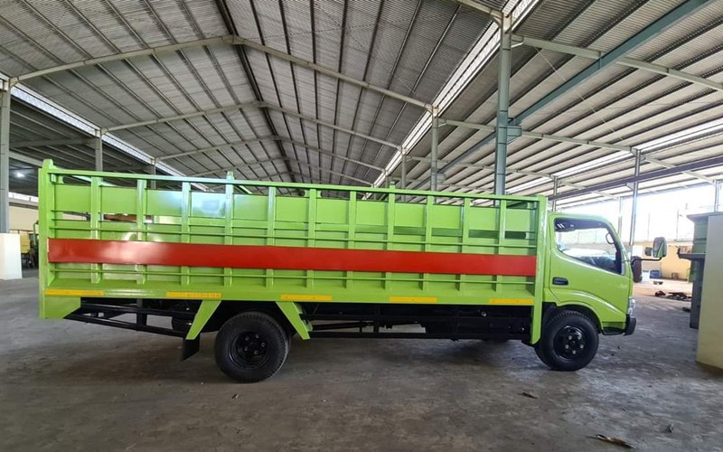 bak besi kayu hino dutro 300